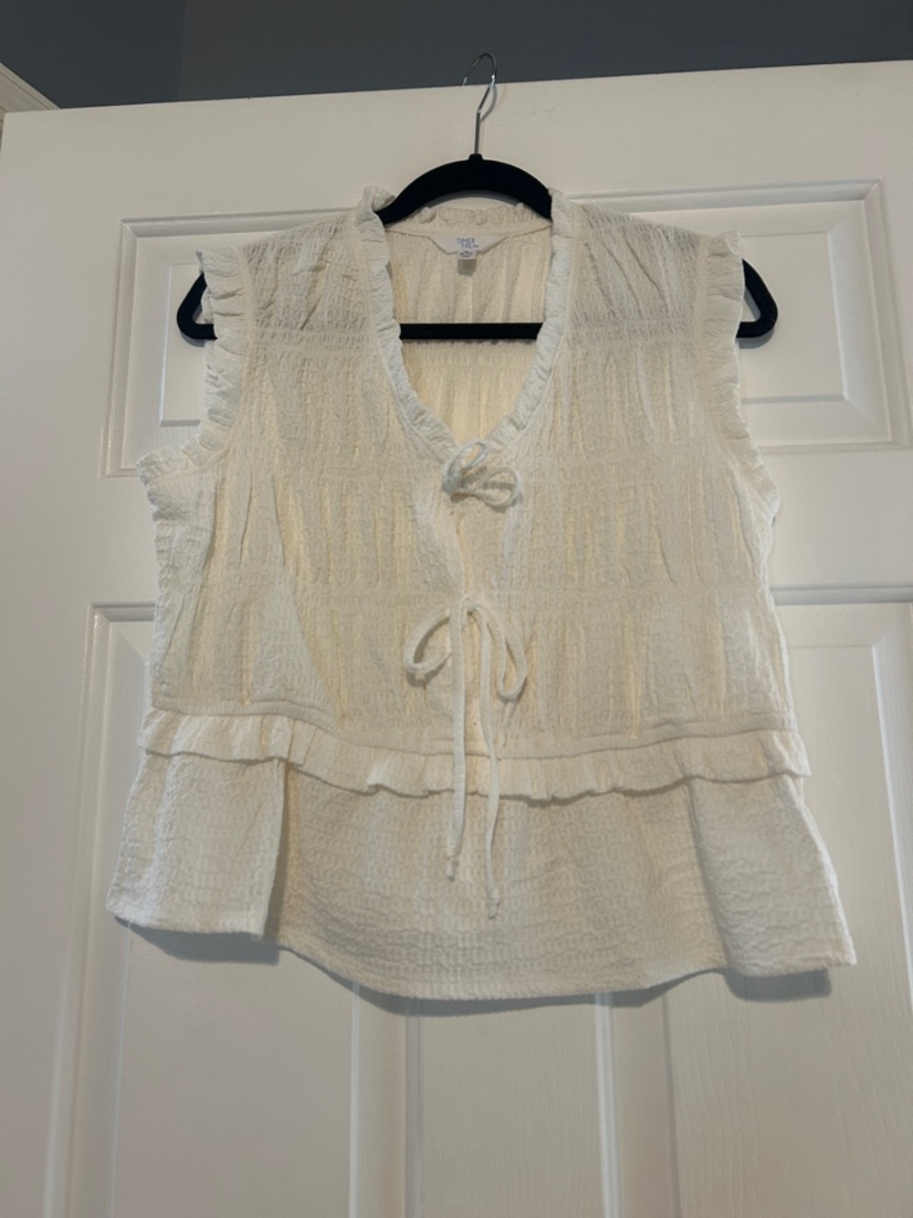 Textured Winter White Sleeveless Tie-Front Top
Size S